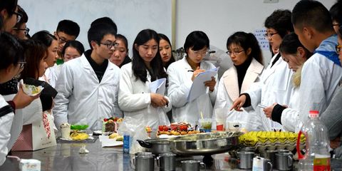 以主題教育為契機，深化工程技術創新，驅動教學科研協同改革