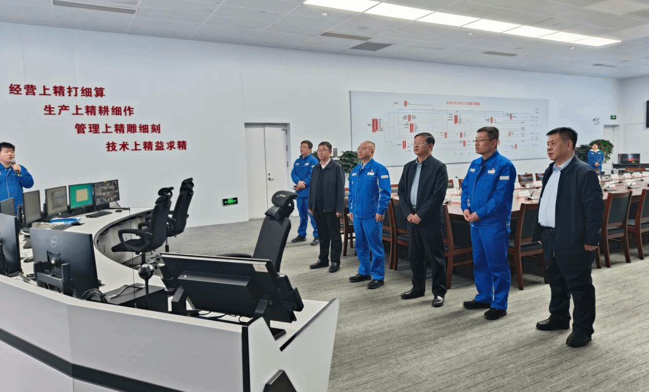 深化校企合作，共育專業(yè)人才——校長(zhǎng)錢建華率隊(duì)走訪中國(guó)石油長(zhǎng)慶石化公司調(diào)研計(jì)算機(jī)及辦公設(shè)備維修領(lǐng)域合作